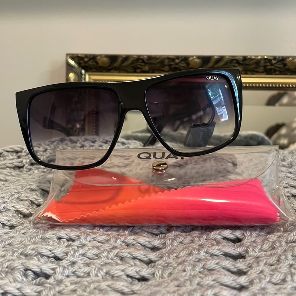 NWT QUAY Sunglasses